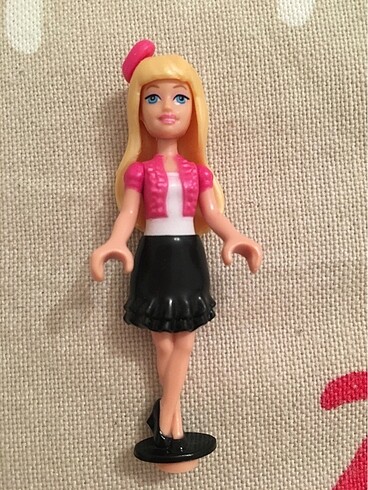 Beden Renk 4 adet Lego friends figürü ve 1 adet Barbie figürü