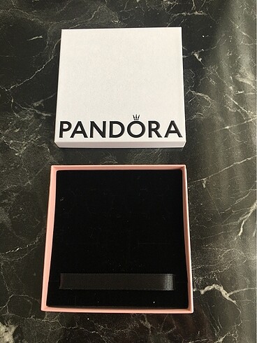 Pandora bileklik kutusu