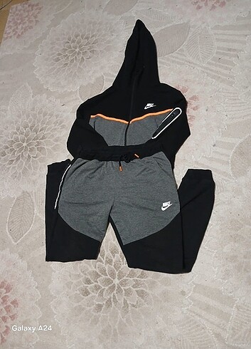 Nike tech