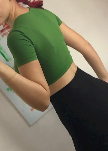 Kısa Kollu Crop Top - Görsel 3
