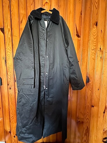 l Beden Pull and bear trençkot