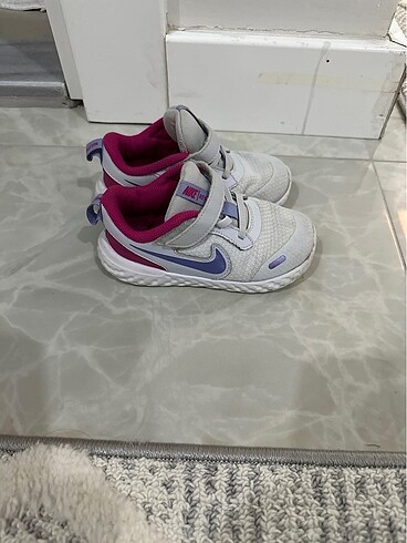 27 Beden Nike kız çocuk spor ayakkabı