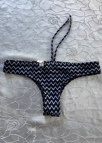 Zebra Desenli Siyah Strappy Bikini Altı