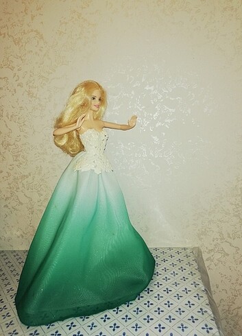 Barbie 2017 Yılbaşı Bebeği