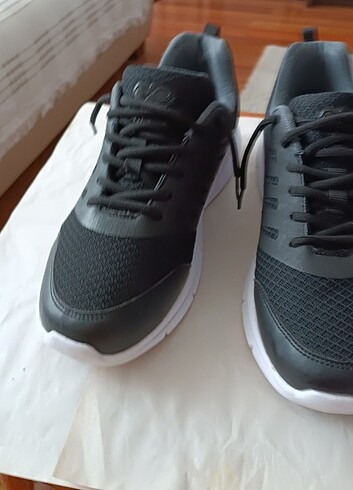 Hummel 43