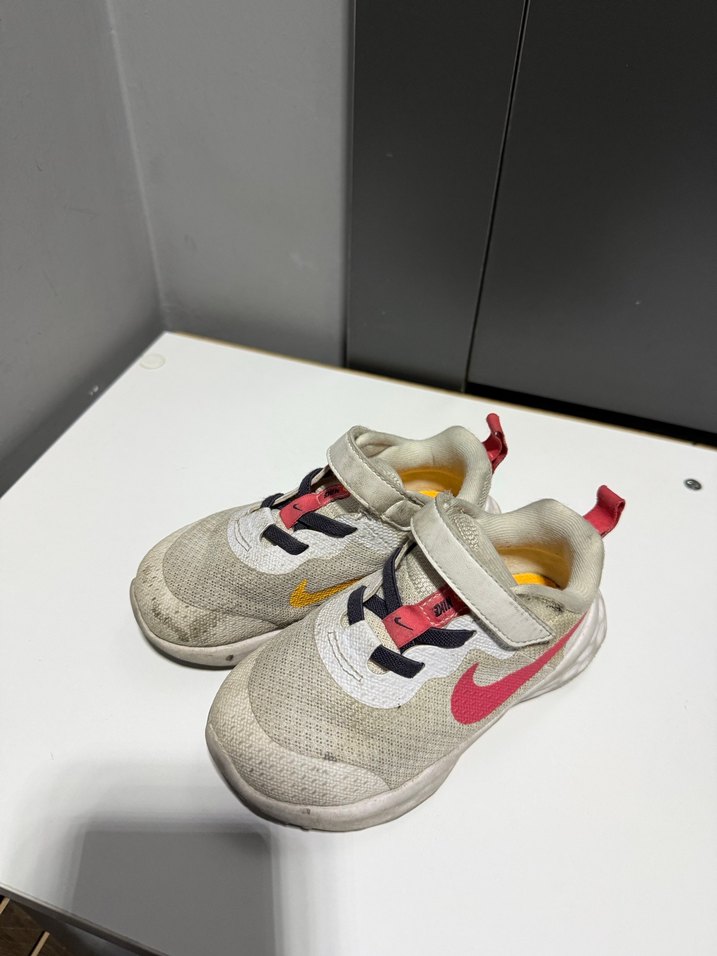 Kız Çocuk Beyaz Cırt Cırtlı Spor Ayakkabı - Görsel 3