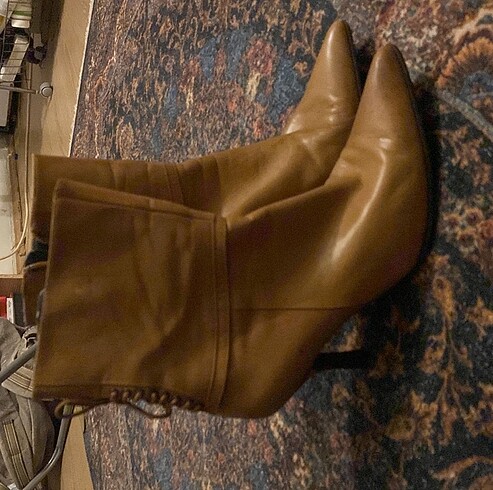 Nine West Nine West Bot