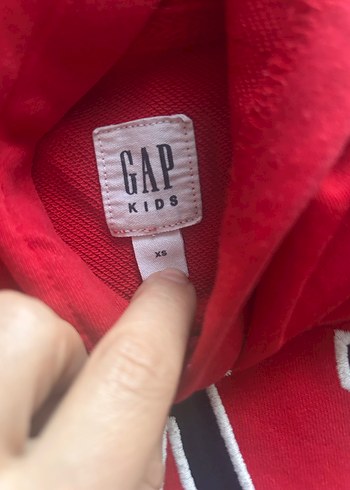 GAP XS Kırmızı Kapüşonlu Erkek Çocuk Sweatshirt - Görsel 3