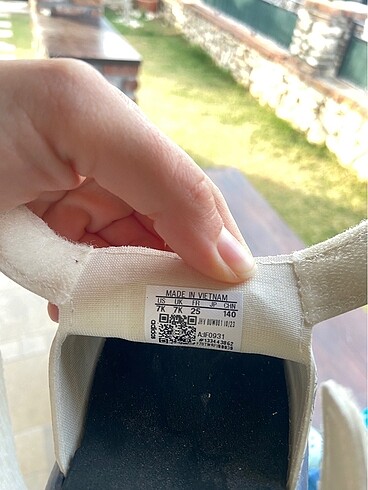 25 Beden çeşitli Renk Adidas sandalet