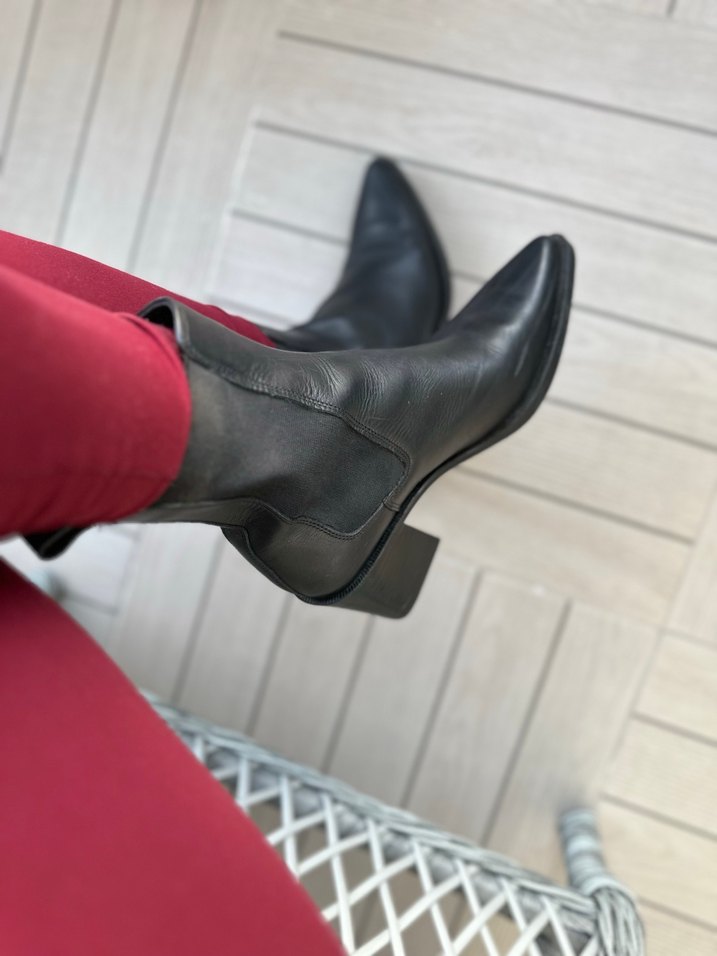 Siyah Deri Tokalı Kadın Topuklu Bot - Görsel 2