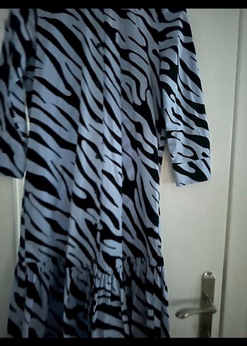 Uzun Kollu Zebra Desenli  Elbise - Görsel 2