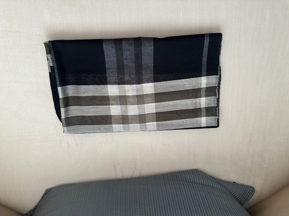 Siyah burbery şal - Görsel 2