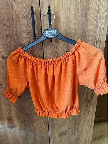 Turuncu düşük omuz crop bluz