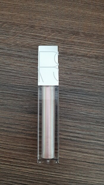 Beden Nars Ruj full vinyl lip lacquer
