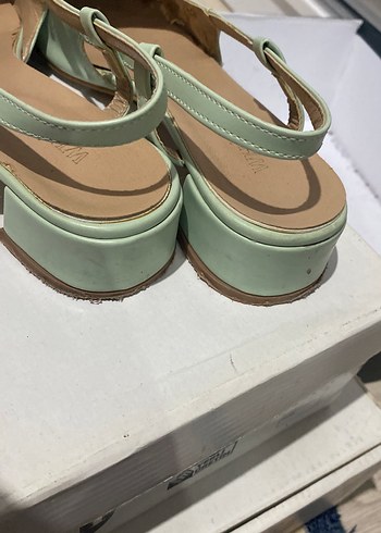 Çağla yeşili kadın babet - Görsel 3