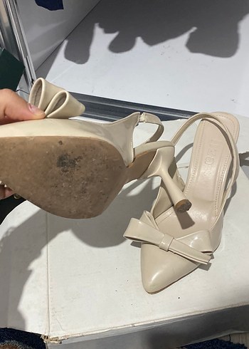 Bej Fiyonklu Topuklu - Görsel 3