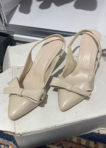 Bej Fiyonklu Topuklu - Görsel 2