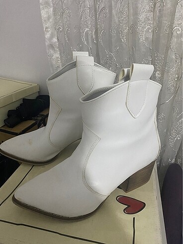 39 Beden Beyaz kovboy bot