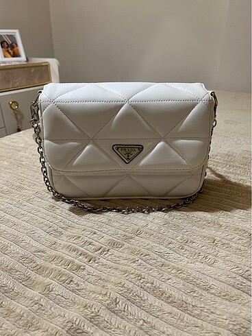 Prada şık çanta