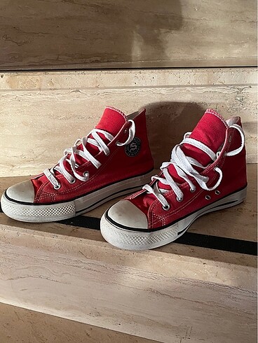 37 Beden CONVERSE KIRMIZI BİLEKLİ