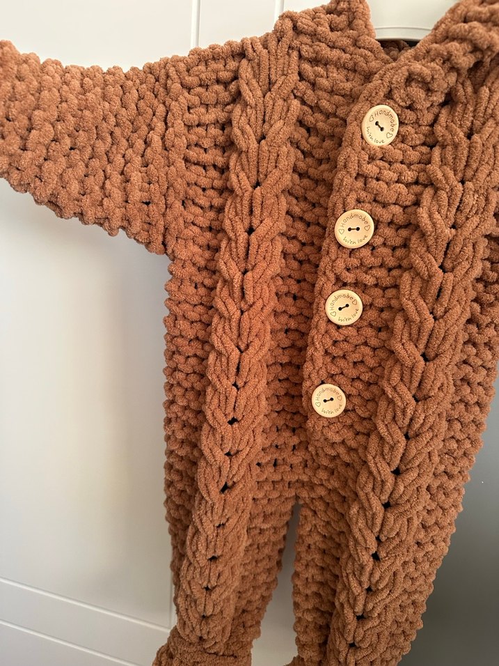 Kahverengi Örgü Bebek Tulumu - Görsel 2