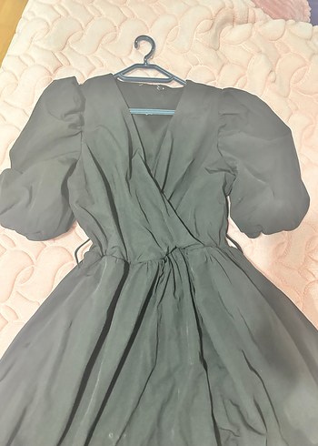 Siyah kısa  V Yaka Balon etekli elbise - Görsel 6