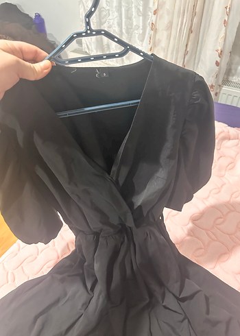 Siyah kısa  V Yaka Balon etekli elbise - Görsel 3