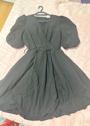 Siyah kısa  V Yaka Balon etekli elbise - Görsel 7