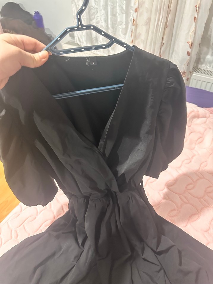 Siyah kısa  V Yaka Balon etekli elbise - Görsel 3