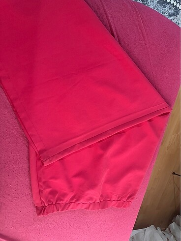Pembe uzun etek