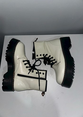 Beyaz Platform Topuklu Punk Botlar