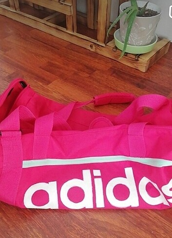 Adidas spor çantası 