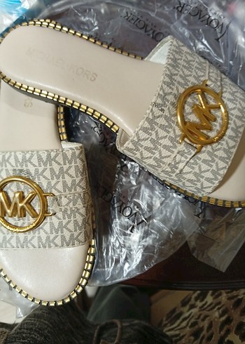 Michael Kors Mk Monogramli Altin Detayli Terlik