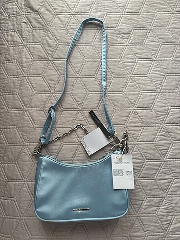 Bershka Bershka etiketli sıfır çapraz çanta