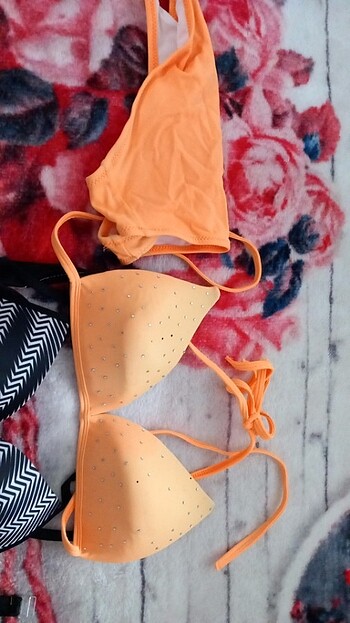 Siyah lacivert ve turuncu bikini toplam fiyat 80