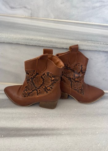 Deri Yılan Desenli Kahverengi Bağcıklı Kadın Bot - Görsel 2