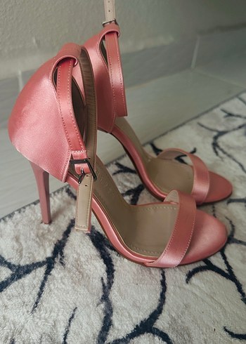 Zara Pembe Yılan Derisi Desenli Stiletto Topuklu Ayakkabı