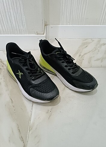 Kinetix sneaker 