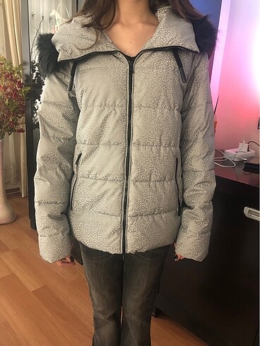 36 Beden Parlak Gri şapkalı mont