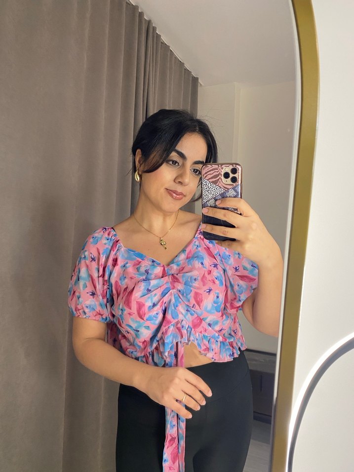 Pembe V Yaka crop Bluz - Görsel 4