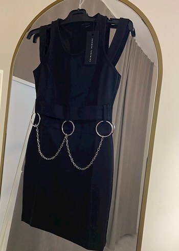 Zincir Detaylı Siyah Esnek Gotik Elbise - Görsel 5