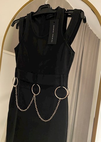 Zincir Detaylı Siyah Esnek Gotik Elbise - Görsel 2