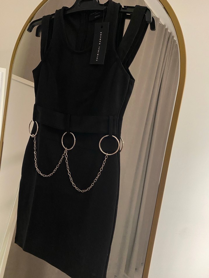 Zincir Detaylı Siyah Esnek Gotik Elbise - Görsel 4