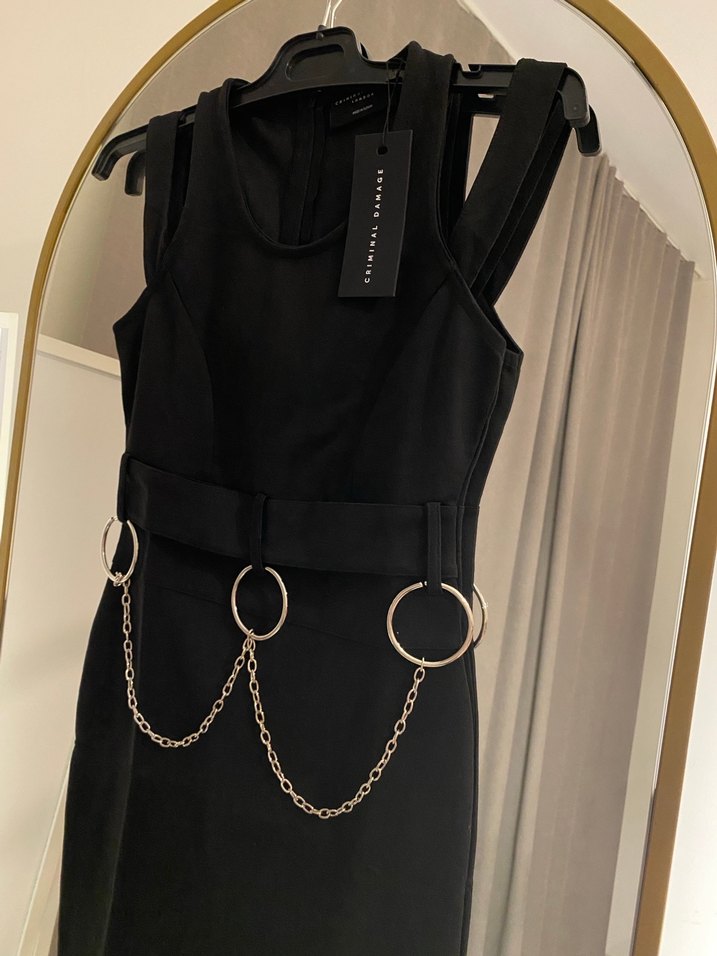 Zincir Detaylı Siyah Esnek Gotik Elbise - Görsel 2