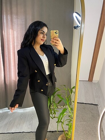 Siyah önü düğmeli blezer ceket