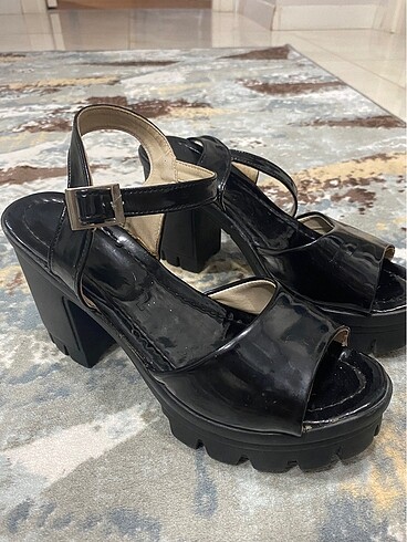 Zara siyah topuklu ayakkabı