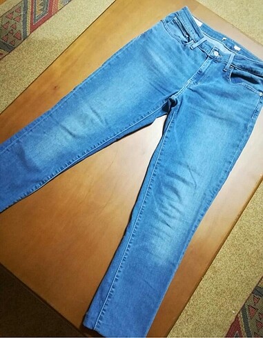 30 Beden mavi Renk Orijinal levis jean