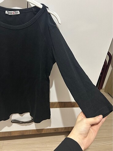 Diğer Omuz detaylı bluz