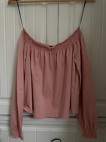 H&M omuzları açık üst