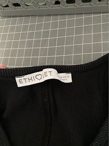 Etichet Ethiquet marka siyah atlet